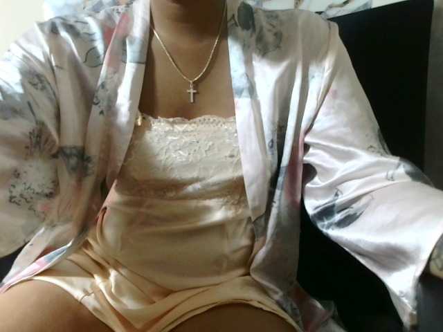 MiamiahC05 live cam on BongaCams