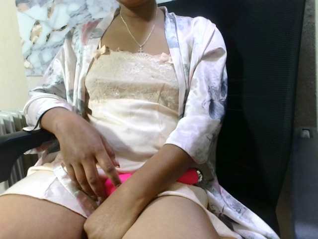 MiamiahC05 live cam on BongaCams