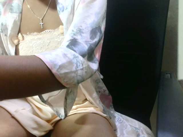 MiamiahC05 live cam on BongaCams