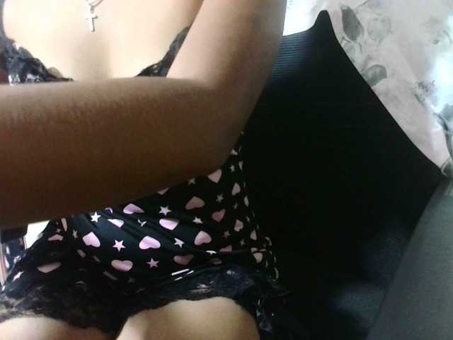 MiamiahC05 live cam on BongaCams