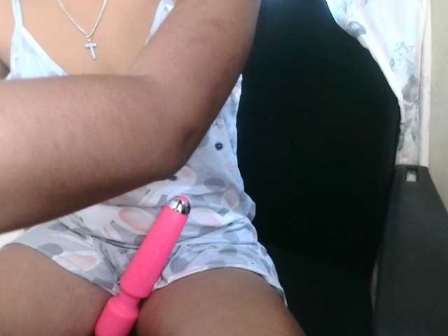 MiamiahC05 live cam on BongaCams