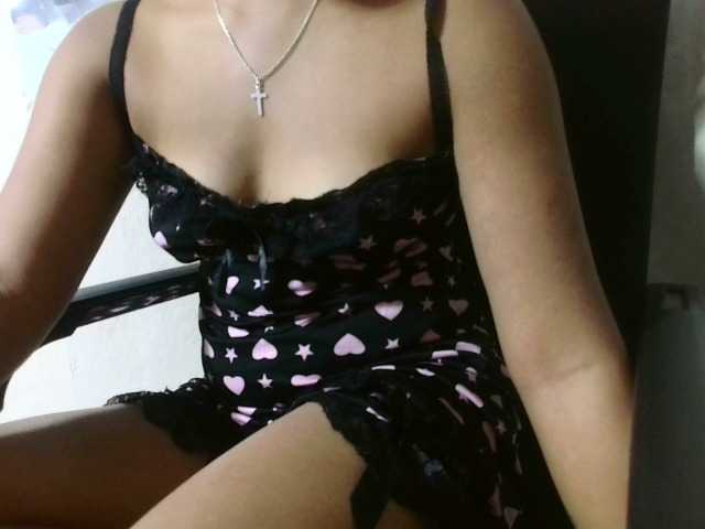 MiamiahC05 live cam on BongaCams
