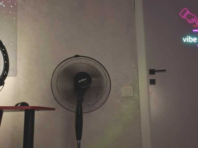 Ricki-Bloom, live now on BongaCams
