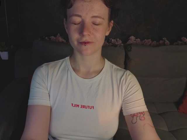 Ricki-Bloom live cam