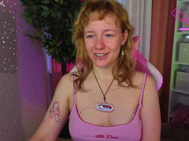 Ricki-Bloom live cam on BongaCams