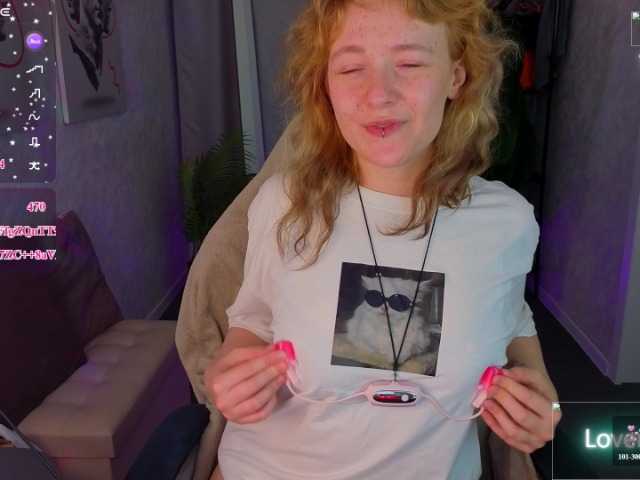 Ricki-Bloom live cam on BongaCams