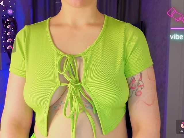 Ricki-Bloom live cam