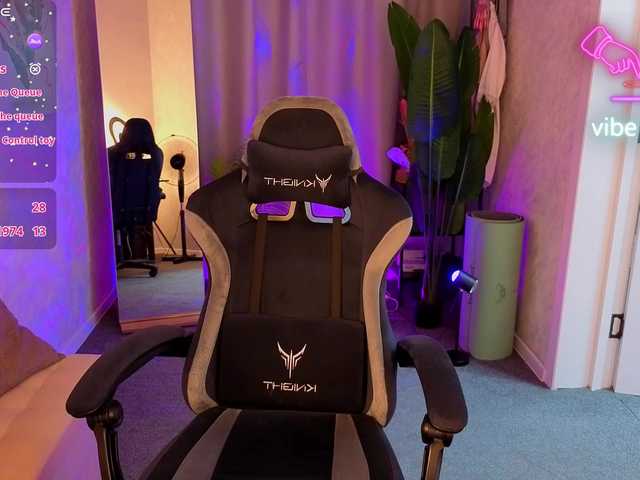 Ricki-Bloom live cam on BongaCams