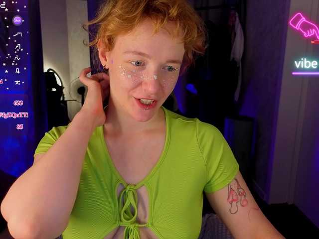 Ricki-Bloom live cam