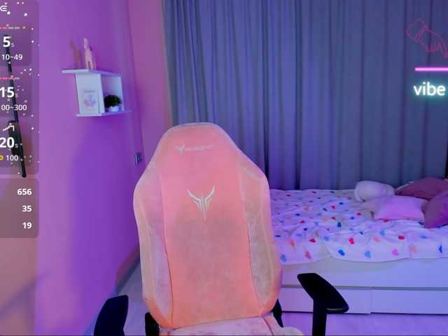 Ricki-Bloom, en directo ahora en BongaCams