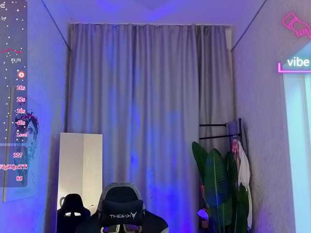 Ricki-Bloom live cam