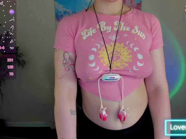 Ricki-Bloom live cam on BongaCams