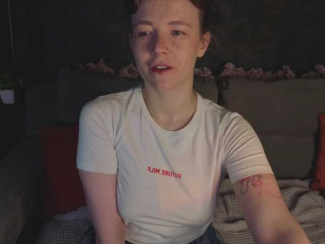 Ricki-Bloom live cam on BongaCams