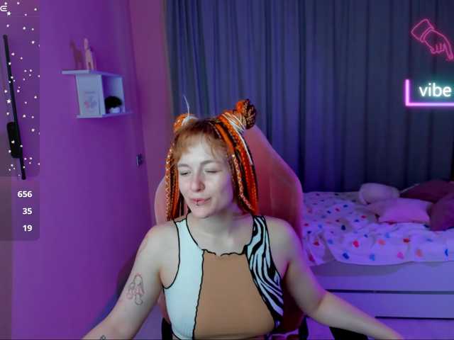 Ricki-Bloom, en directo ahora en BongaCams