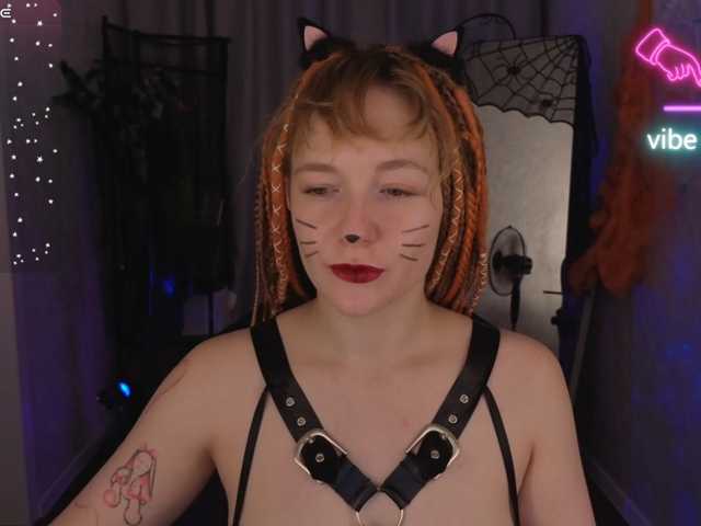 Ricki-Bloom live cam on BongaCams