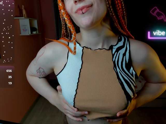 Ricki-Bloom, live now on BongaCams