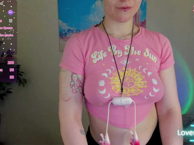 Ricki-Bloom live cam on BongaCams