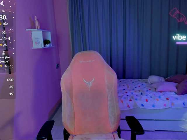 Ricki-Bloom, live now on BongaCams