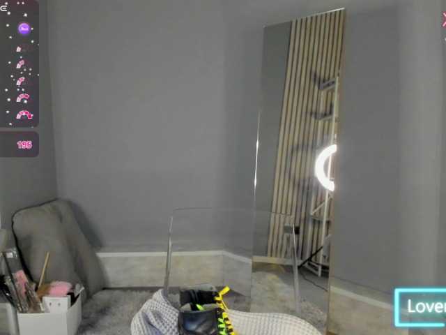 Ricki-Bloom live cam on BongaCams
