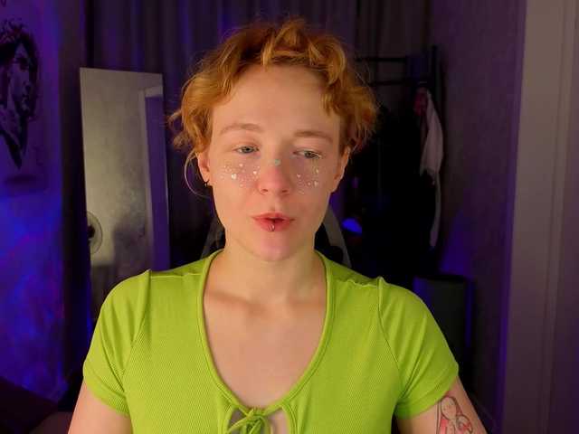Ricki-Bloom live cam