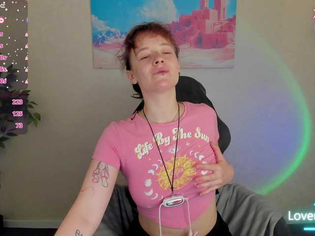 Ricki-Bloom live cam on BongaCams