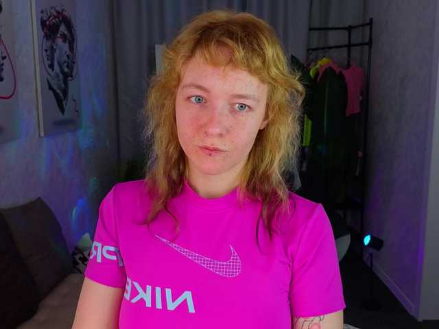 Ricki-Bloom live cam on BongaCams