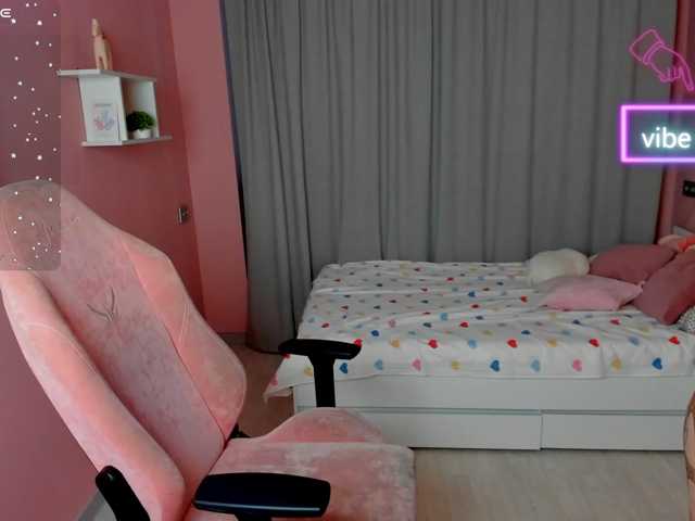 Ricki-Bloom, live now on BongaCams