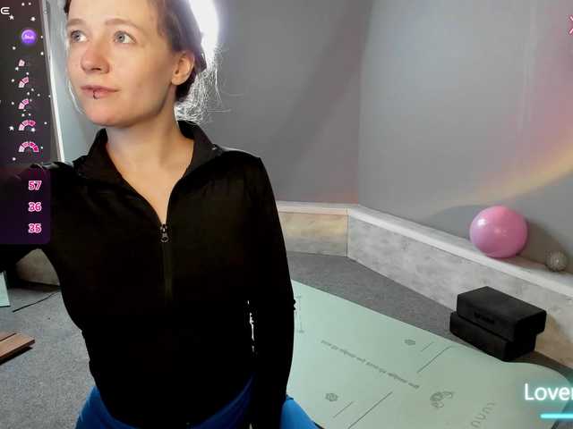Ricki-Bloom live cam on BongaCams