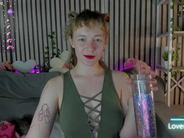 Ricki-Bloom live cam