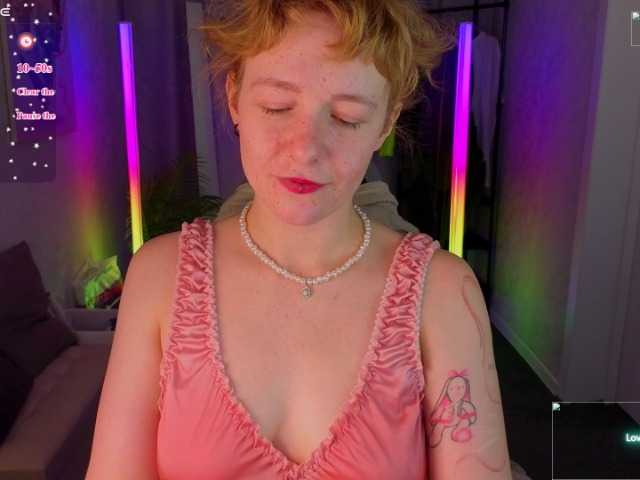Ricki-Bloom live cam on BongaCams