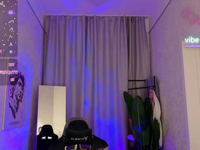 Ricki-Bloom live cam