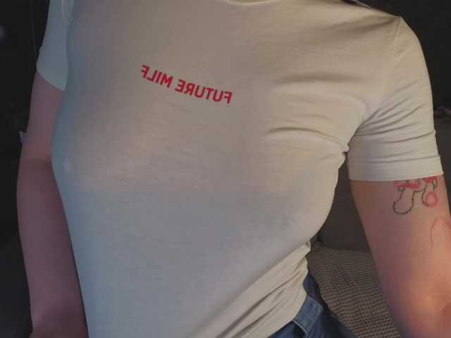 Ricki-Bloom live cam on BongaCams