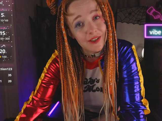 Ricki-Bloom, en vivo ahora en BongaCams