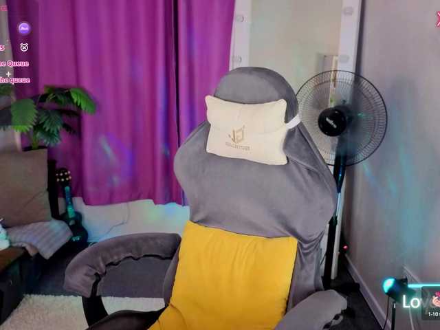 Ricki-Bloom live cam on BongaCams