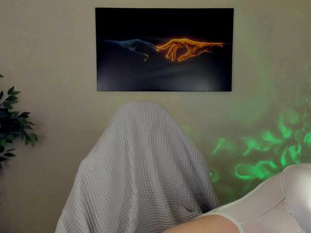 Ricki-Bloom live cam on BongaCams