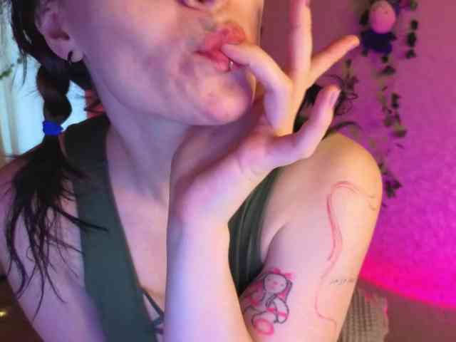 Ricki-Bloom webcam
