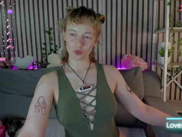Ricki-Bloom webcam