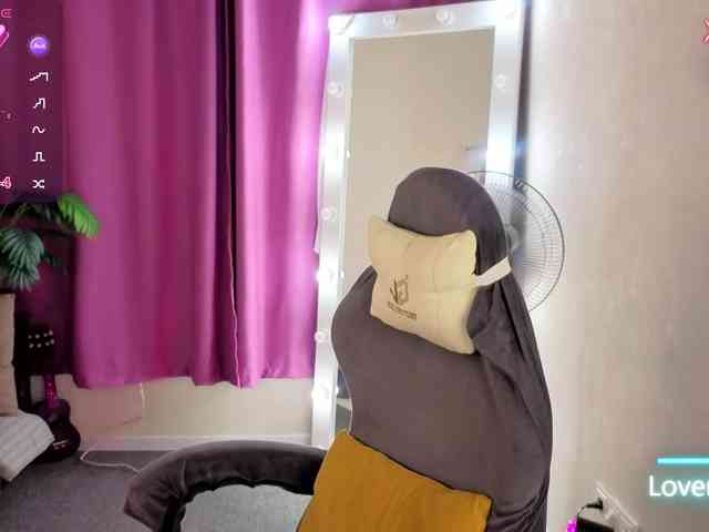 Ricki-Bloom webcam