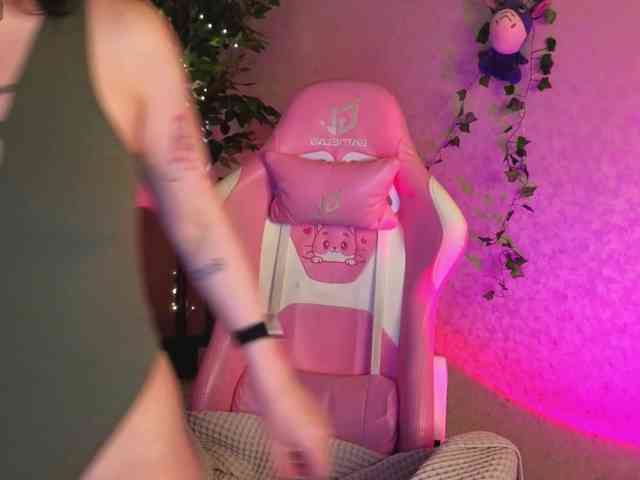 Ricki-Bloom webcam