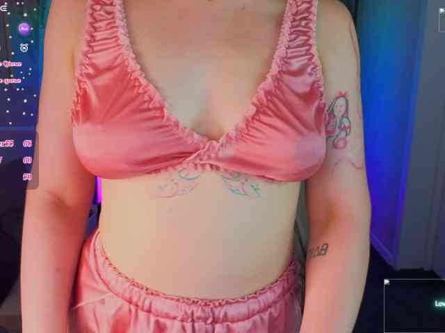 Ricki-Bloom webcam