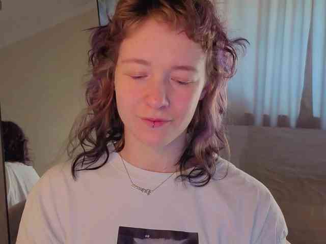 Ricki-Bloom webcam