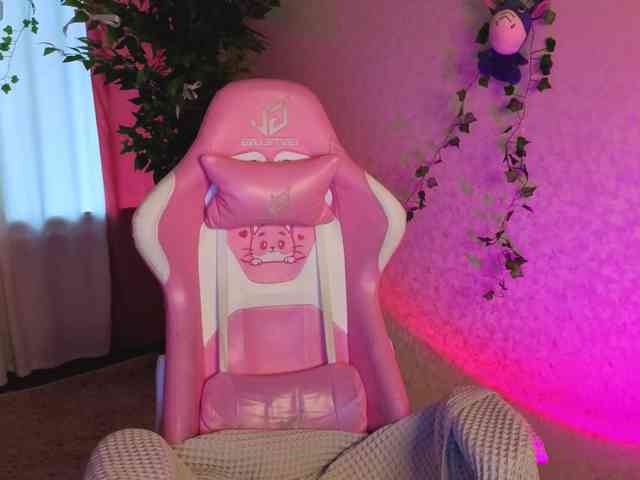 Ricki-Bloom webcam