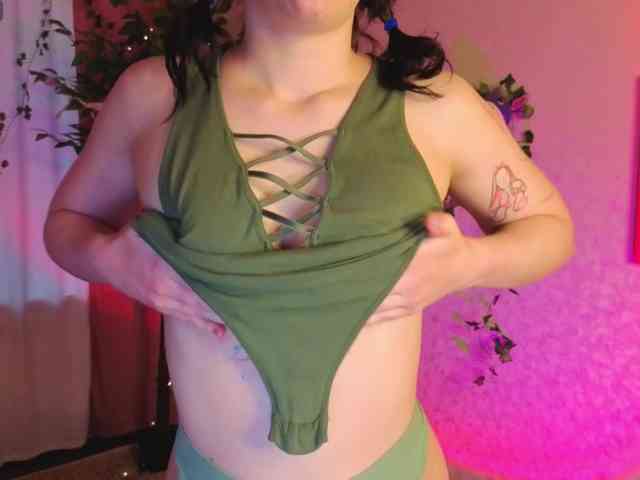 Ricki-Bloom webcam