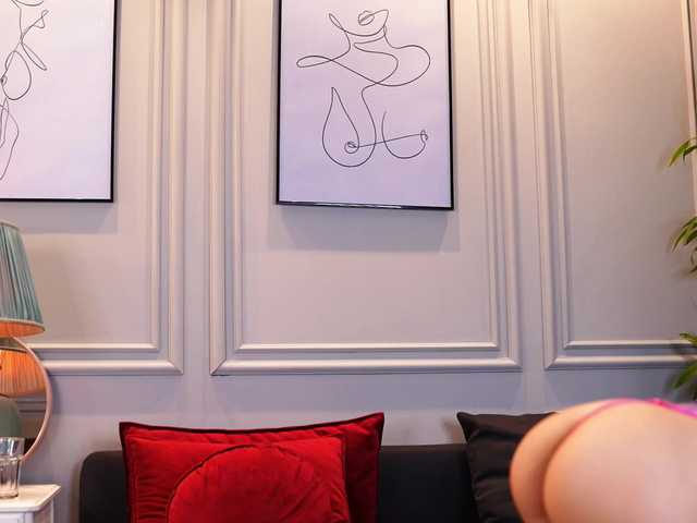 KyraReign live webcam show