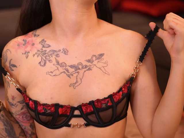 KyraReign live cam on BongaCams