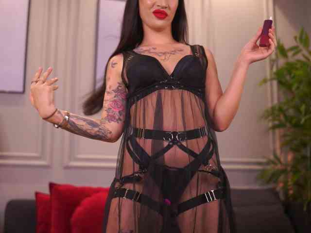 KyraReign webcam