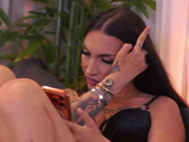 KyraReign webcam