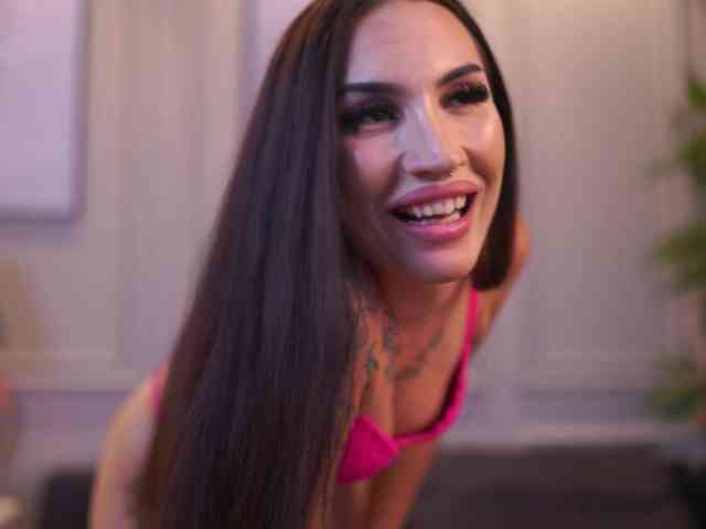 KyraReign webcam