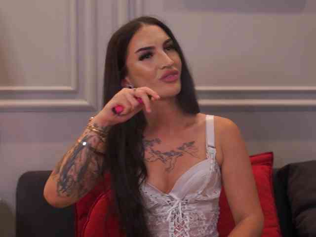 KyraReign webcam