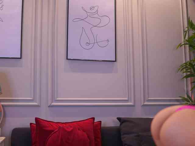 KyraReign webcam